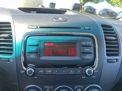 Used 2017 Kia Forte LX FWD image 13