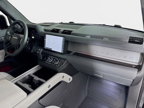 Used 2025 Land Rover Defender 130 V8 image 28