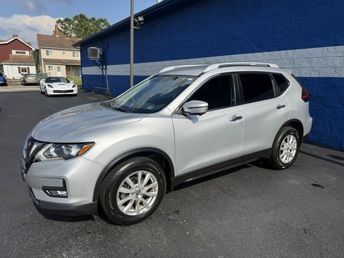 Used 2018 Nissan Rogue SV w/ Premium Package AWD/4WD image 5