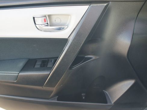 Used 2018 Toyota Corolla LE image 26