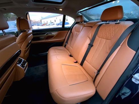 Used 2020 BMW 750i xDrive w/ Autobahn Package image 21