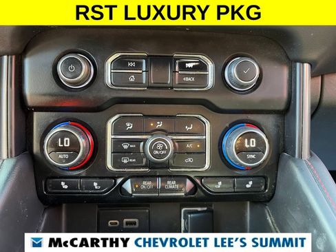 Used 2022 Chevrolet Suburban RST w/ Luxury Package AWD/4WD image 8