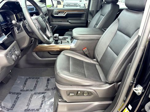 Used 2024 Chevrolet Silverado 1500 LT Trail Boss w/ Convenience Package II image 12