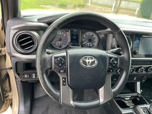 Used 2017 Toyota Tacoma TRD Off-Road w/ Tow Package (A/T) AWD/4WD image 97