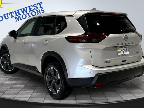 Used 2025 Nissan Rogue SV AWD/4WD image 5