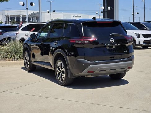 Used 2022 Nissan Rogue SV w/ SV Premium Package FWD image 3