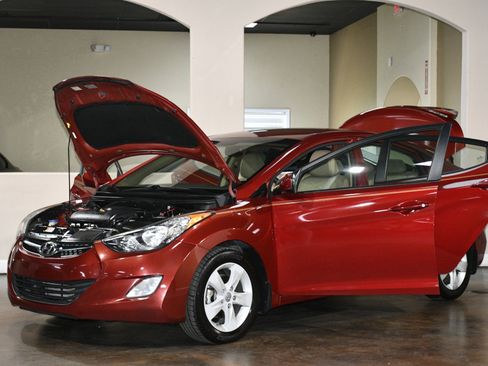 Used 2013 Hyundai Elantra GLS w/ Preferred Pkg image 90