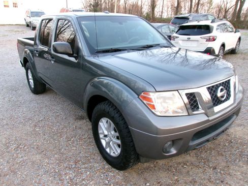 Used 2018 Nissan Frontier SV image 6