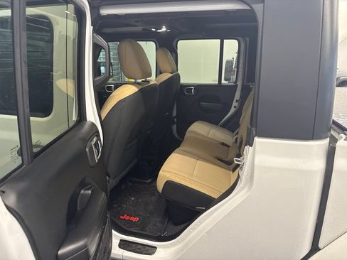 Used 2021 Jeep Gladiator Sport AWD/4WD image 6