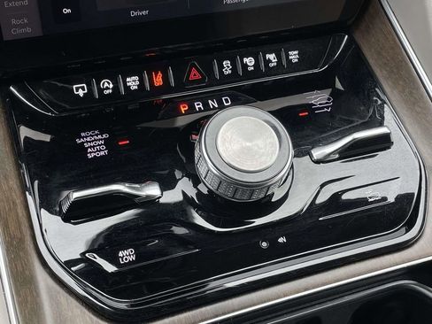 Used 2023 Jeep Grand Wagoneer L Series II image 23