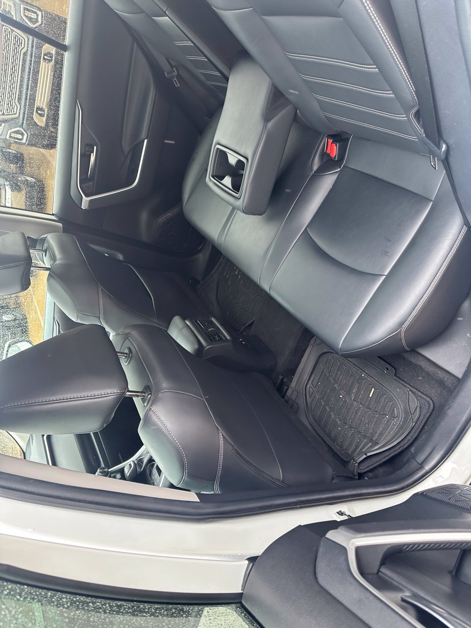 Used 2020 Toyota RAV4 XLE Premium FWD image 11