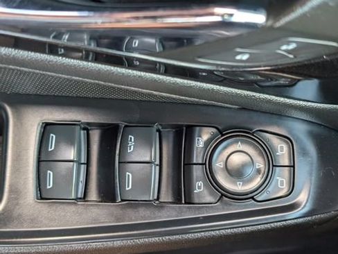 Used 2023 Chevrolet Traverse RS AWD/4WD image 37