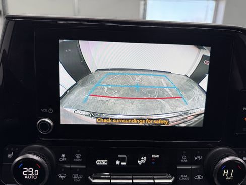 Used 2024 Toyota Highlander XLE image 21