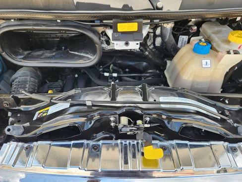 Used 2025 RAM ProMaster 2500 w/ U-Haul Equipment Group FWD image 30