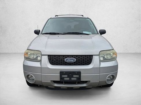 Used 2005 Ford Escape Limited AWD/4WD image 2