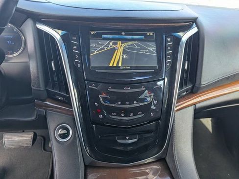 Used 2018 Cadillac Escalade ESV Premium Luxury image 13