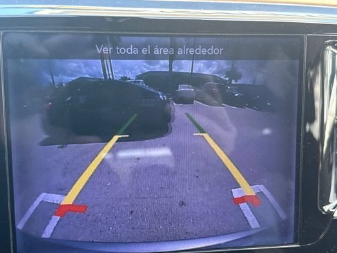 Used 2017 Chrysler Pacifica Touring Plus w/ Tire & Wheel Group FWD image 3