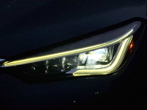 Used 2019 INFINITI QX50 Essential w/ Sensory Package image 7