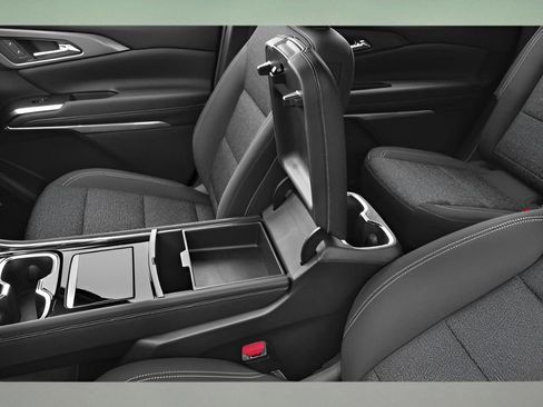 Certified 2026 Chevrolet Traverse LT image 17