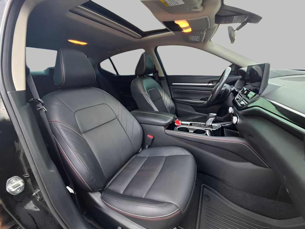 Used 2023 Nissan Altima 2.5 SR w/ SR Premium Package FWD image 10