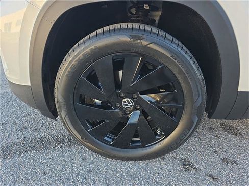 New 2026 Volkswagen Atlas SE image 7