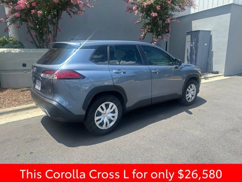 Used 2025 Toyota Corolla Cross L FWD image 11