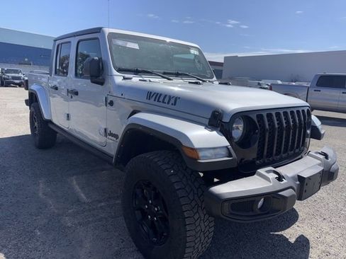 Used 2022 Jeep Gladiator Willys AWD/4WD image 3