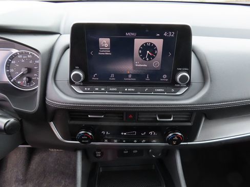 Used 2025 Nissan Rogue SV AWD/4WD image 14