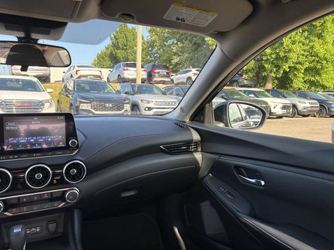 Used 2025 Nissan Sentra SV FWD image 34
