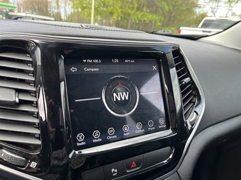 Used 2020 Jeep Cherokee Limited AWD/4WD image 27