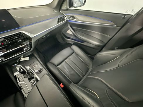 Used 2021 BMW 530i xDrive w/ M Sport Package AWD/4WD image 11