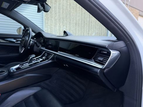 Used 2018 Porsche Panamera 4 w/ Premium Package AWD/4WD image 31