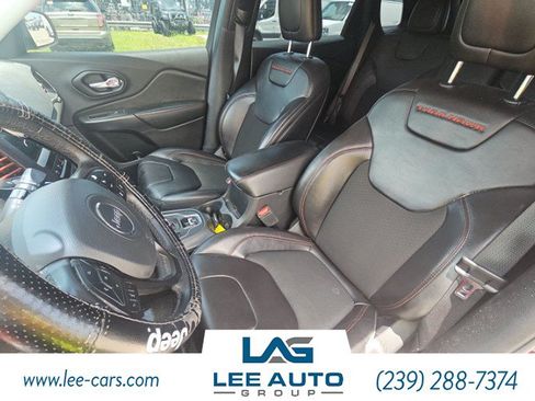 Used 2021 Jeep Cherokee Trailhawk w/ Technology Group AWD/4WD image 2
