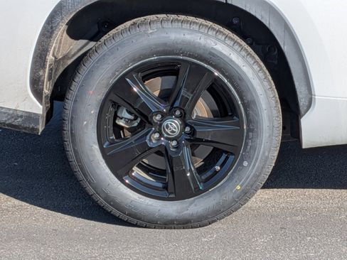 Certified 2023 Toyota Highlander LE image 10