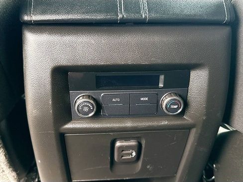 Used 2022 Chevrolet Traverse LT image 36