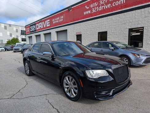 Used 2019 Chrysler 300 Limited AWD/4WD image 1