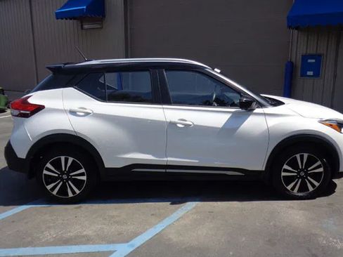 Used 2020 Nissan Kicks SR w/ SR Premium Package FWD image 6