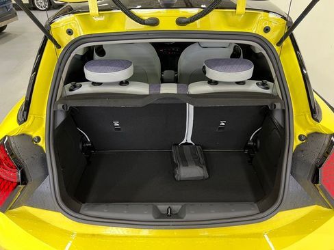 Certified 2025 MINI Cooper 2-Door Hardtop image 21