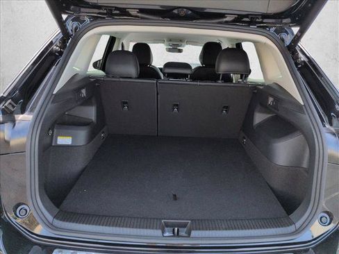 Used 2025 Volkswagen Tiguan SE FWD image 6
