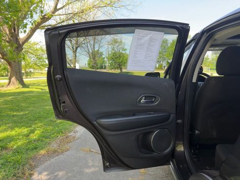 Used 2016 Honda HR-V EX image 19