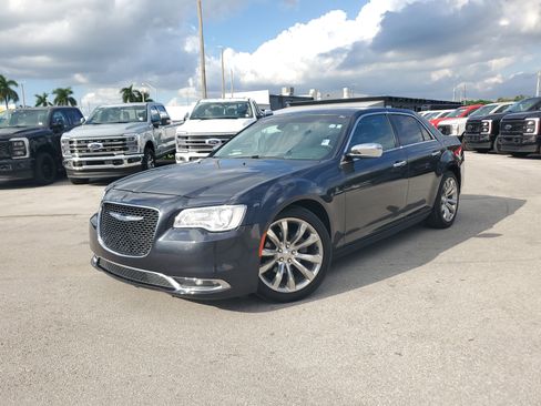Used 2019 Chrysler 300 Limited image 1