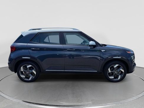 Used 2023 Hyundai Venue Limited FWD image 8