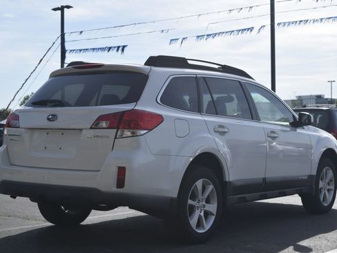Used 2013 Subaru Outback 2.5i Premium AWD/4WD image 3