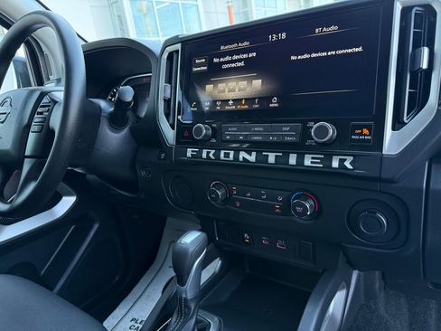 Used 2025 Nissan Frontier SV image 19