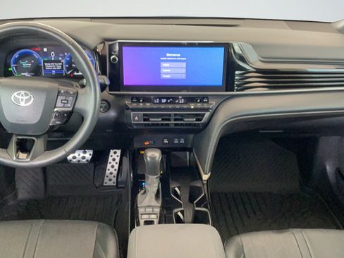 Used 2025 Toyota Camry XSE FWD image 9