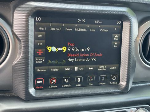 Used 2021 Jeep Gladiator Willys image 10