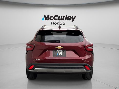 Used 2025 Chevrolet Trax LT w/ Driver Confidence Package image 4