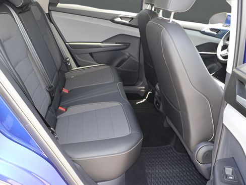 Certified 2023 Volkswagen Taos SE FWD image 18