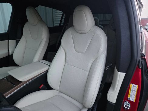 Used 2022 Tesla Model X image 22