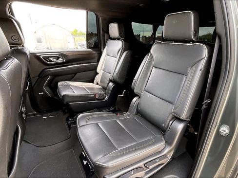 Used 2023 Chevrolet Suburban Premier image 19